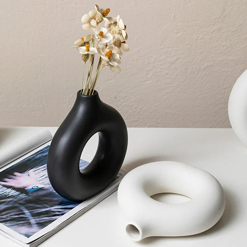 Elevate Your Space with Our Modern Flat Minimalist Donut-Shaped Vase - Perfect for Single Flower Arrangements and Elegant Home Decor