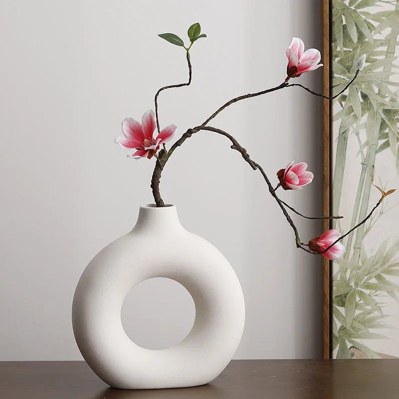 Elevate Your Space with Our Modern Flat Minimalist Donut-Shaped Vase - Perfect for Single Flower Arrangements and Elegant Home Decor