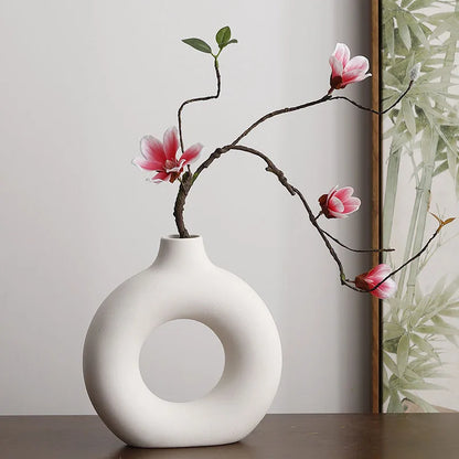 Elevate Your Space with Our Modern Flat Minimalist Donut-Shaped Vase - Perfect for Single Flower Arrangements and Elegant Home Decor